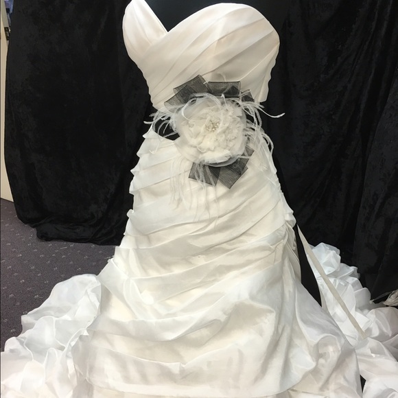 Taffida Wedding Gown - Picture 4 of 5